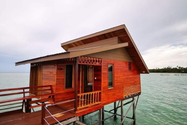 5D4N Semporna Larapan Water Village